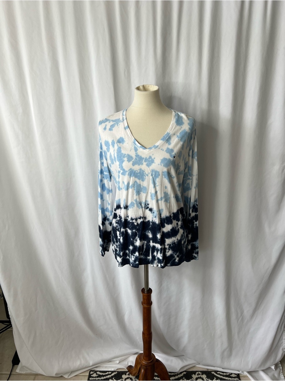 Tommy Hilfiger Blue Tie-Dye Long Sleeve Tee – Size Large